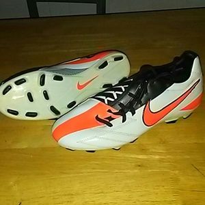 New Nike T90 soccer cleats size 9